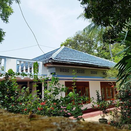 Breeze Guest House Trincomalee Exterior foto